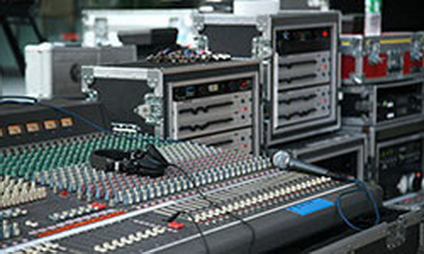 無線話筒的U段和V段區(qū)別6大區(qū)別，無線話筒的采購技巧